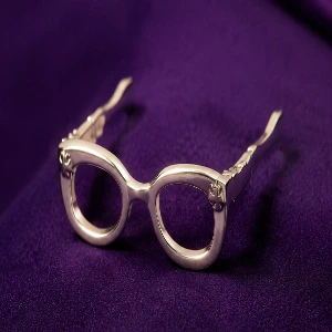 Eyeglass